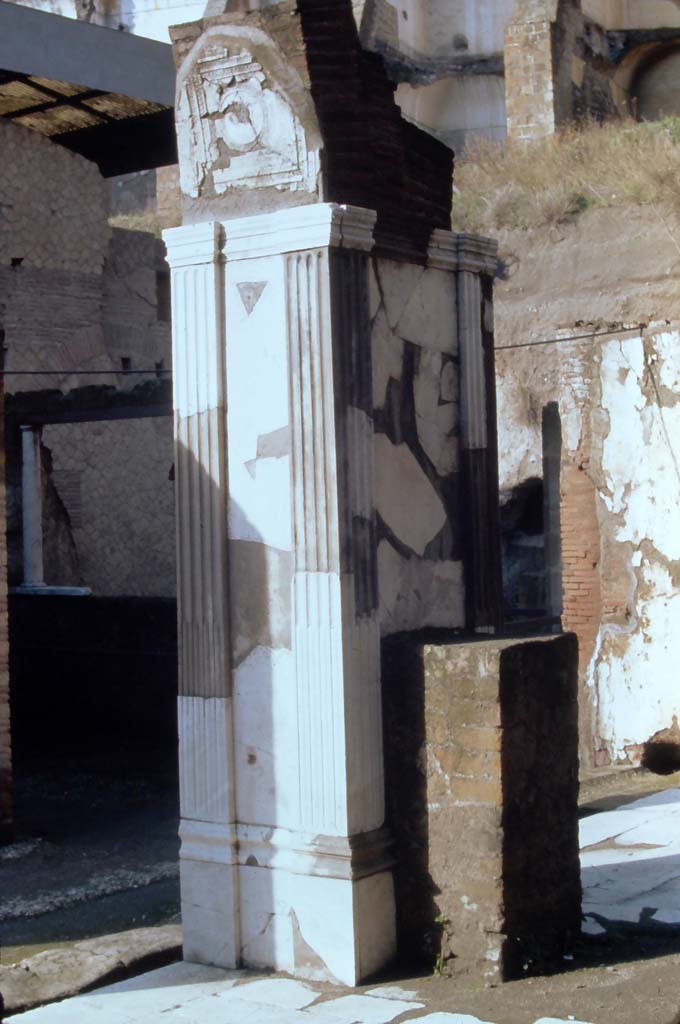 Herculaneum, 4th December 1971. Looking south-west towards masonry pillar faced with marble.
Photo courtesy of Rick Bauer, from Dr George Fay’s slides collection.